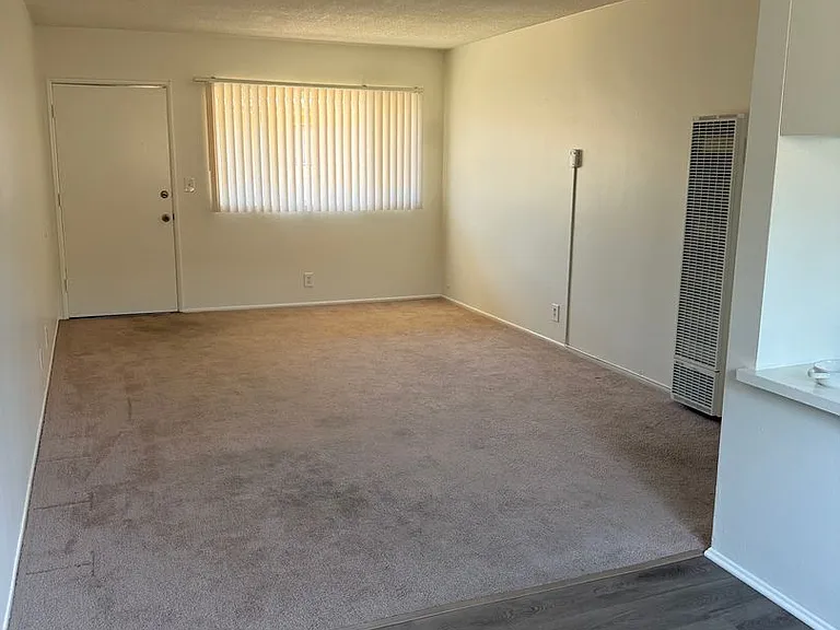 6851-67-63 Whitsett Ave — Photo 3