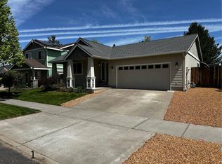 242 NW 25th St, Redmond, OR 97756