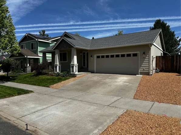 242 NW 25th St, Redmond, OR 97756