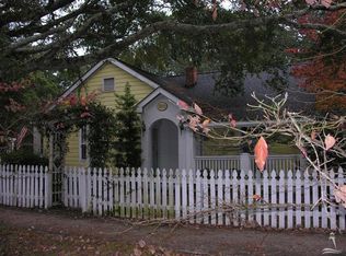 320 E Moore St, Southport, NC 28461