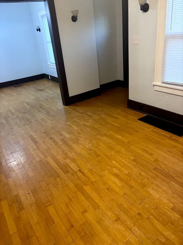 461 Bowen — Photo 3