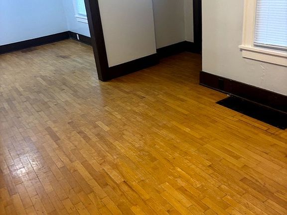 3rd image of 461 Bowen St #461