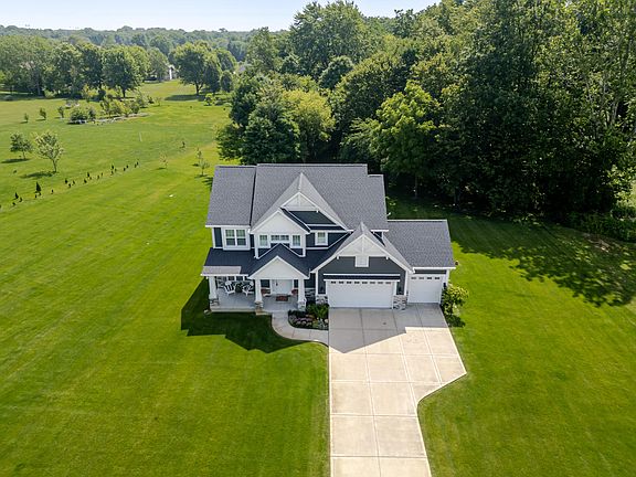 3rd image of 875 Farmview Dr
