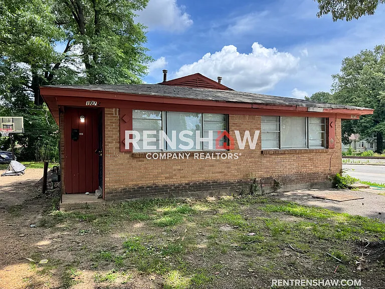 1072 S Willett St — Photo 15