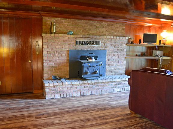 3rd image of 2635 Meadow Ln