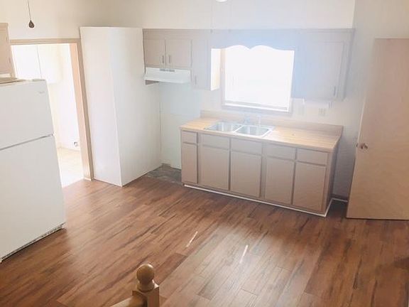 3rd image of 1019 W 3rd Ave