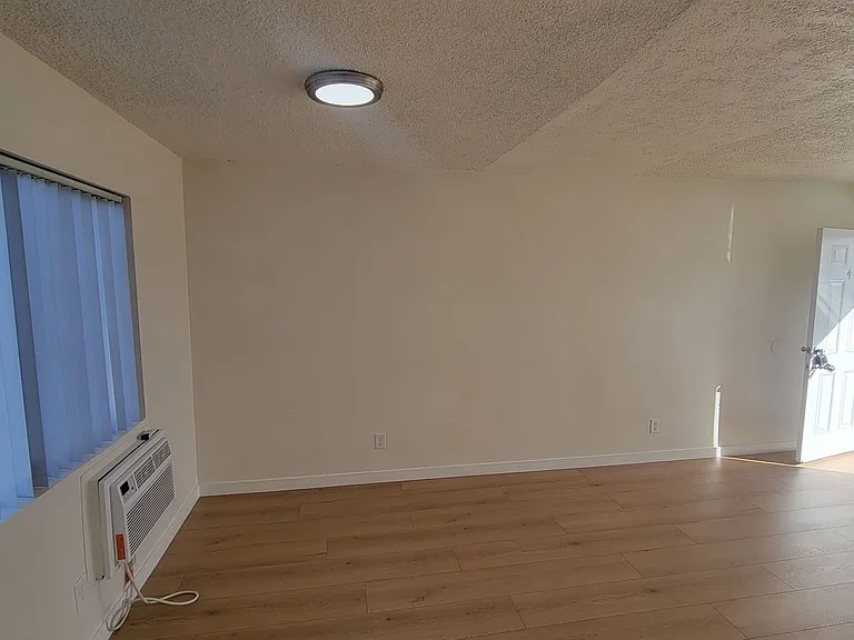 6336 Tujunga Ave — Photo 25