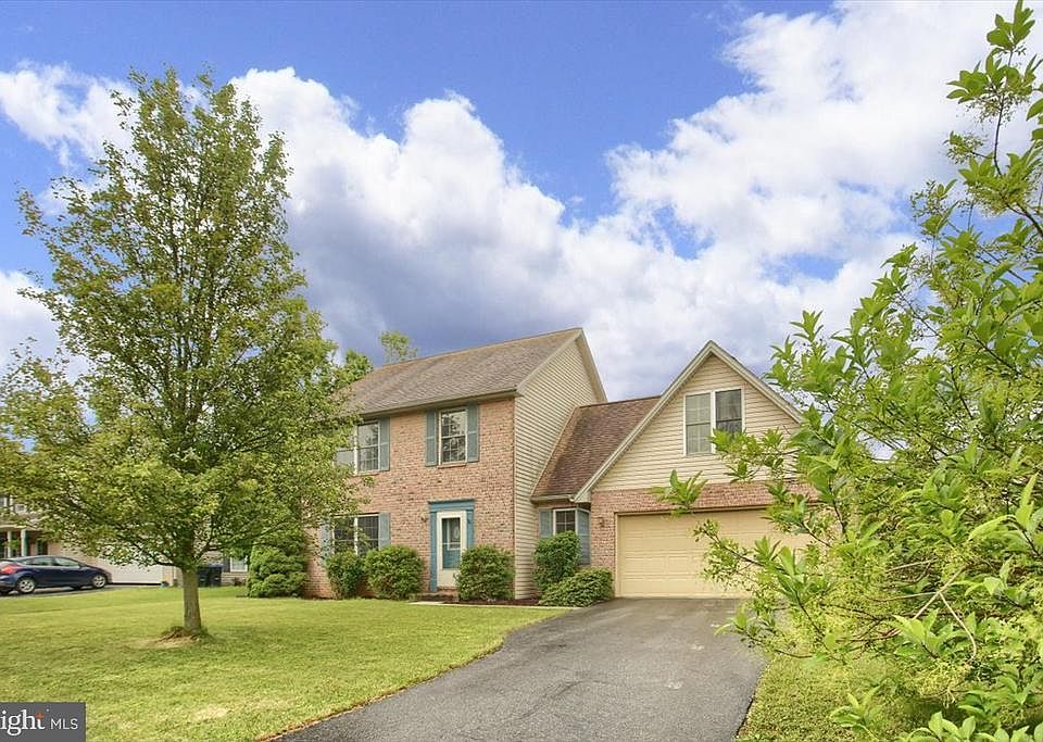 1st image of 21 Woodview Dr