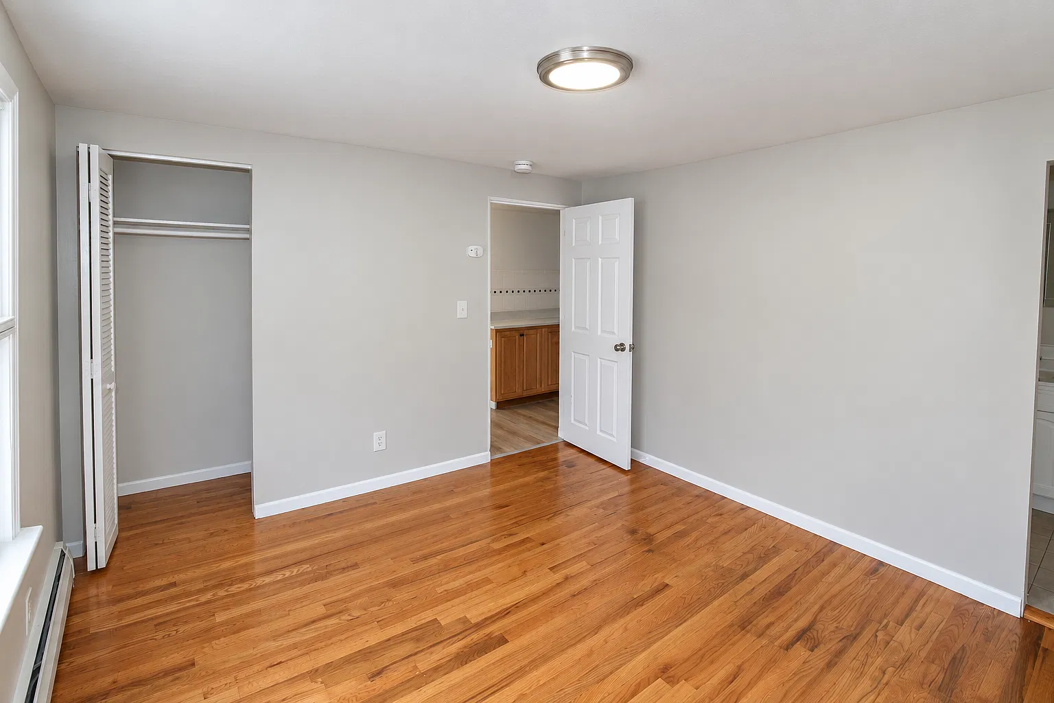 997 Broadway - Unit 5 — Photo 2