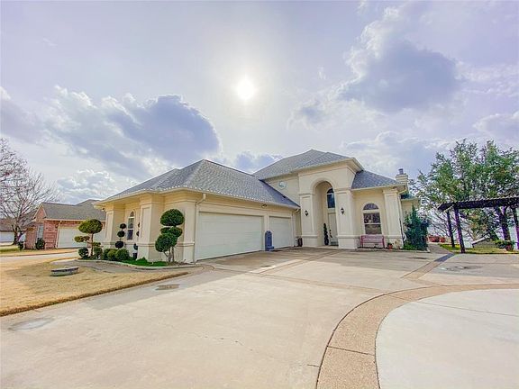 3rd image of 3919 Buena Vista Cir