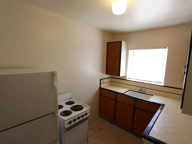 324 N San Francisco St — Photo 8