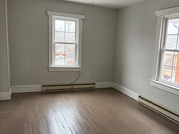 5th image of 8 S Maple Ave