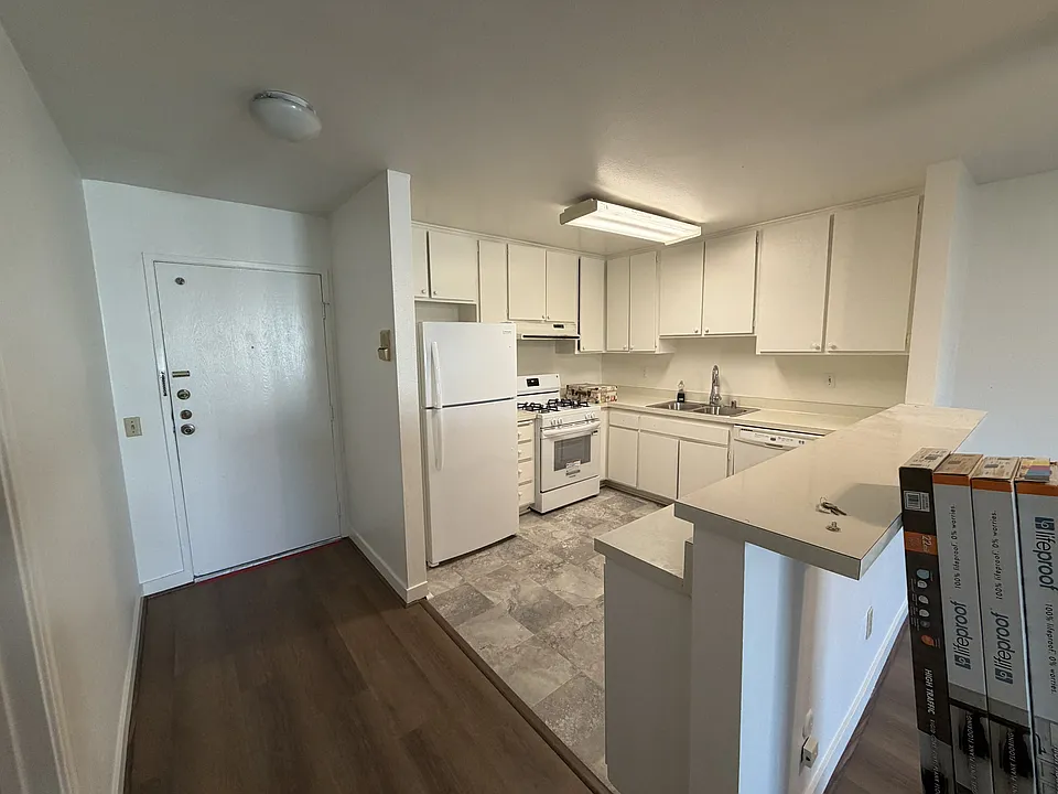 310 N Jackson St #128