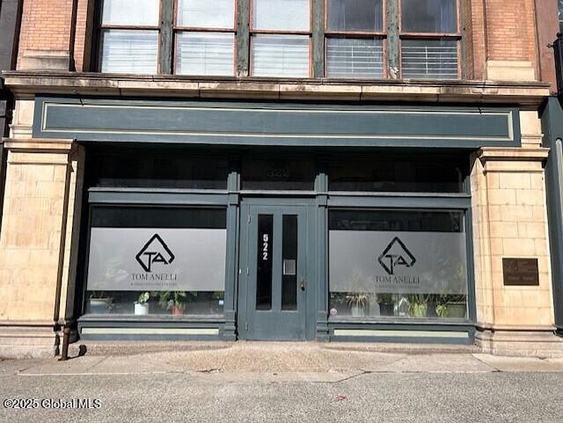 3rd image of 522 Broadway