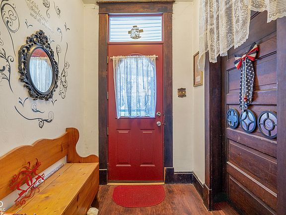 5th image of 202 W Laurel St