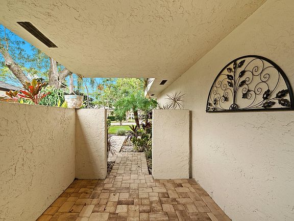 5th image of 348 NW 94th Terrace