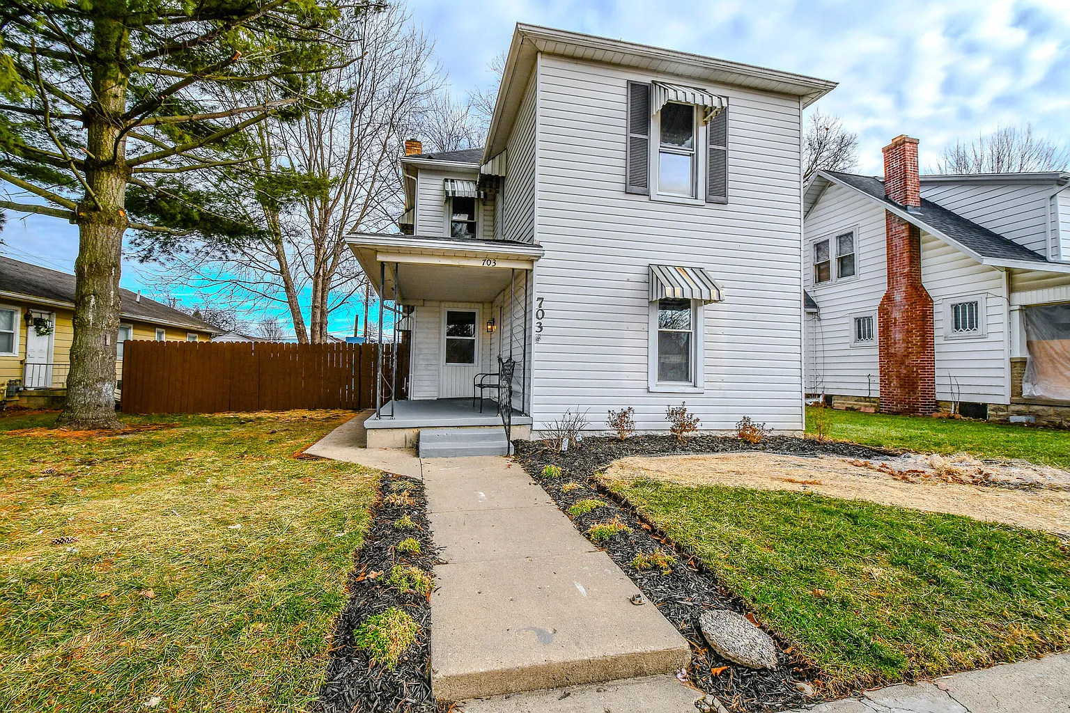 703 Leonard St photo 1
