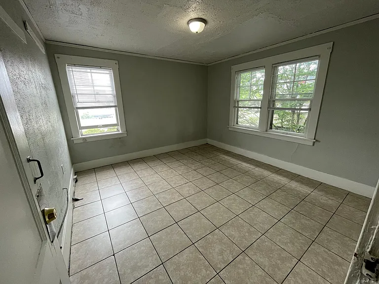 4706 9th Ave NE #1 — Photo 5