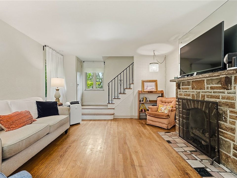 7th image of 1805 McNary Blvd