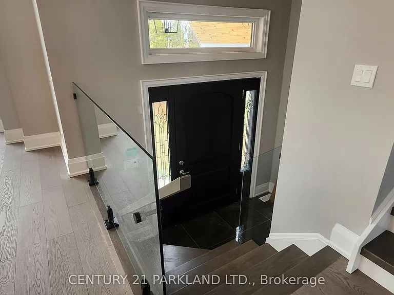 15 Stanley Ave — Photo 4