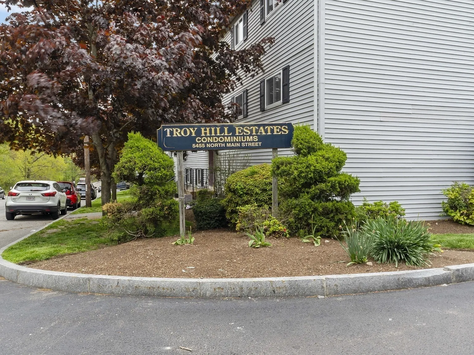 2 bed, 737 sqft, $1,600 — Photo 2