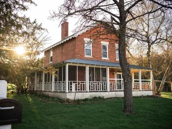 10198 S Crazy Hollow Rd, Hanover, IL 61041