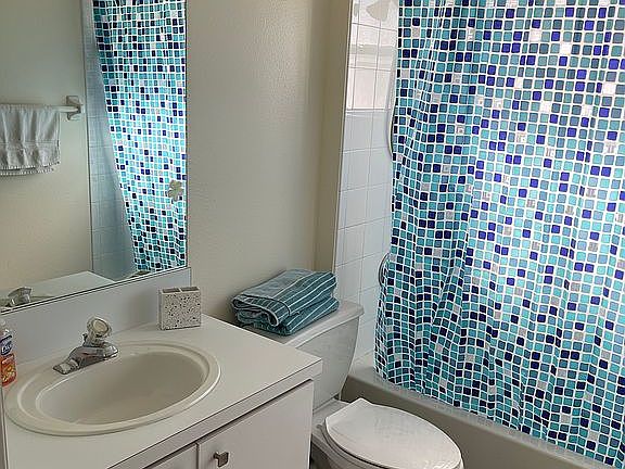 Guest bathroom 