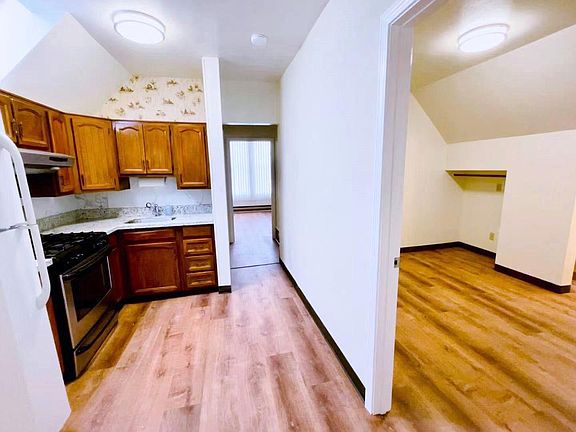 3rd image of 217 Gaven St