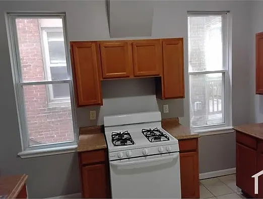 3 bed, $2,200 — Photo 2