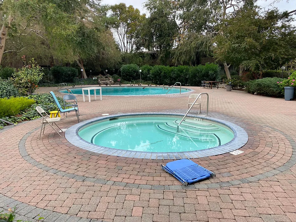 151 Buckingham Dr #238