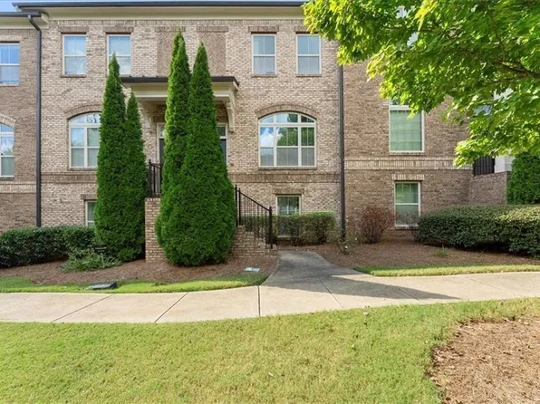 7528 Highlands Pt, Sandy Springs, GA 30328
