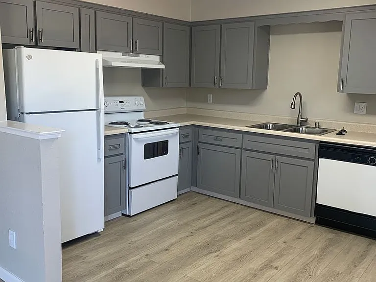 Dry Creek Apartments — Photo 24