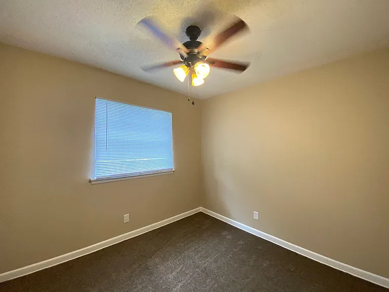 115 Meadow Park Dr — Photo 5