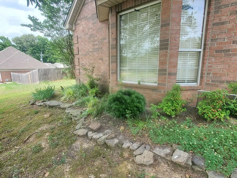 1084 Tara Dr — Photo 7
