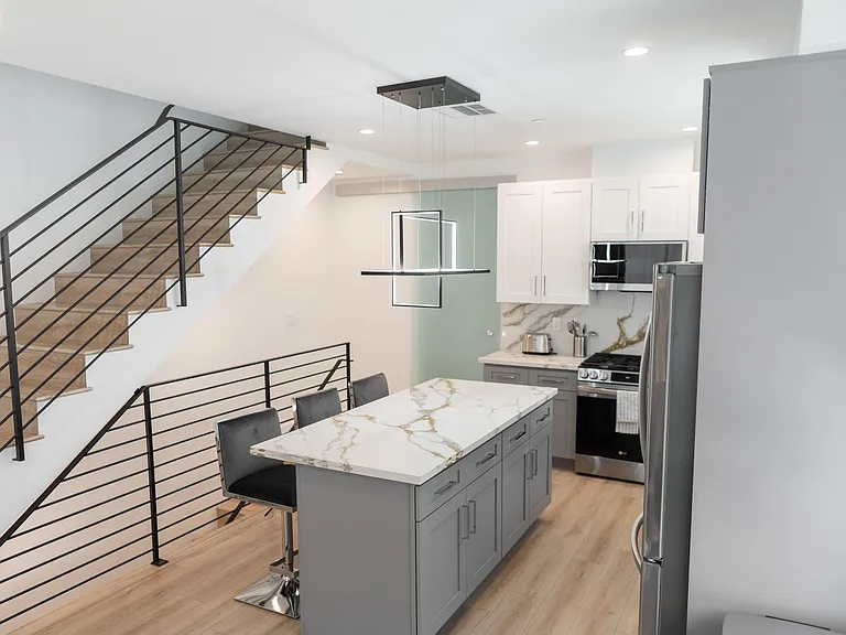 4827 Riverton Ave — Photo 29