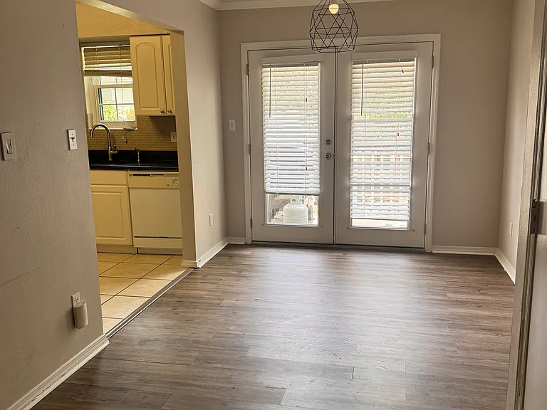 1951 N Meridian Rd #6 — Photo 1