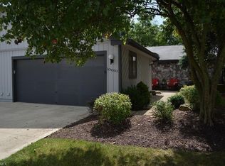10001 Blossom Ln, Twinsburg, OH 44087