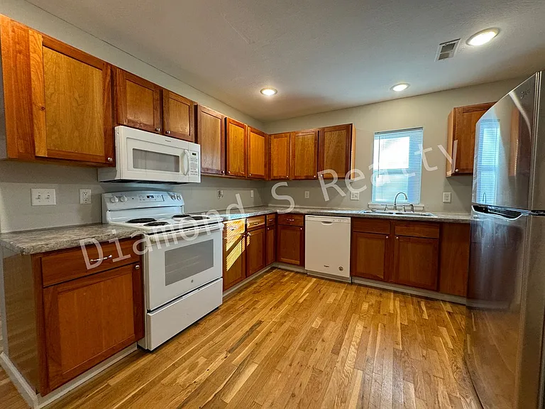 1618 E Farm Road 92 — Photo 5