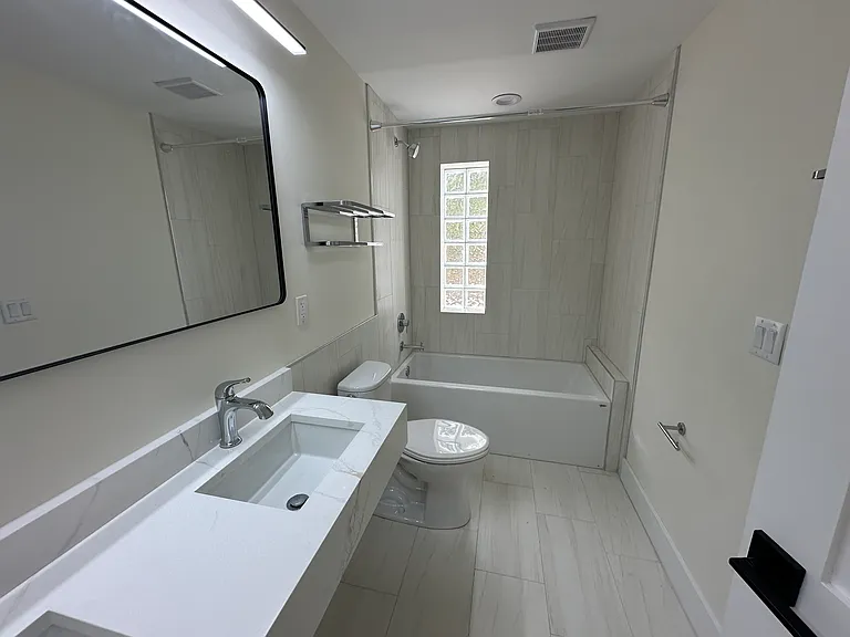 Ocean Reef Apartments — Photo 17