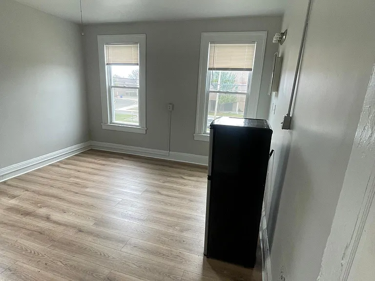 269 Laurel Ave #8 — Photo 4