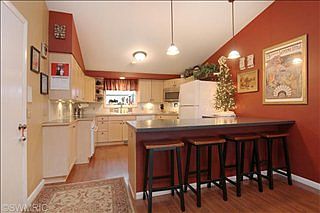 5th image of 7116 Peninsula Dr NE