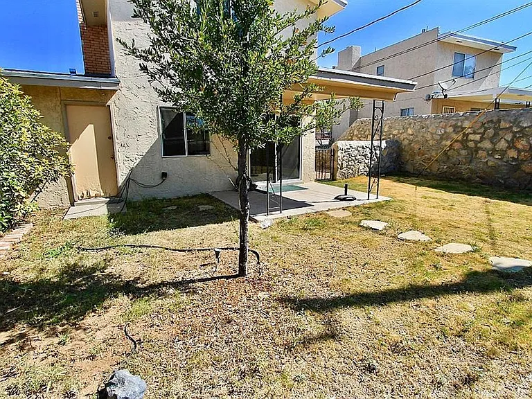 6925 Escondido Dr #A — Photo 40