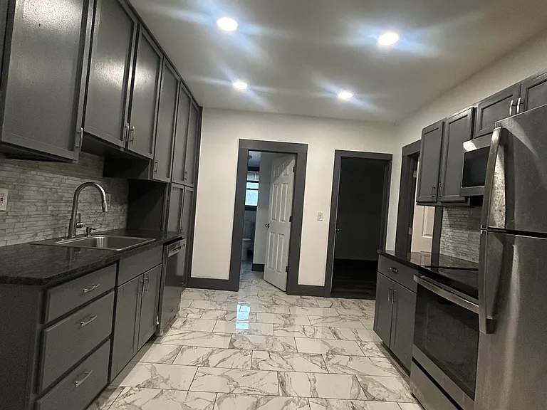 5 Charlotte St #1 — Photo 3