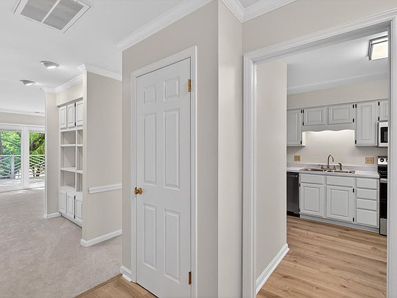 3rd image of 3129 Coachmans Way