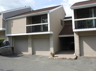 22 Hillside Ct #912, Clinton, NJ 08809