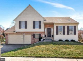 2712 Sparrow Dr, York, PA 17408