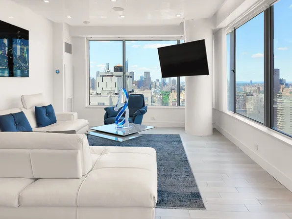 200 East 69th Street image 3 of 26