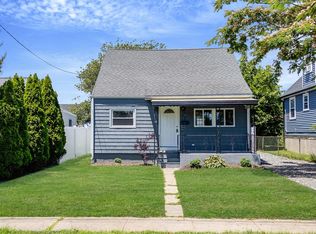 18 Schley Ave, Lindenhurst, NY 11757