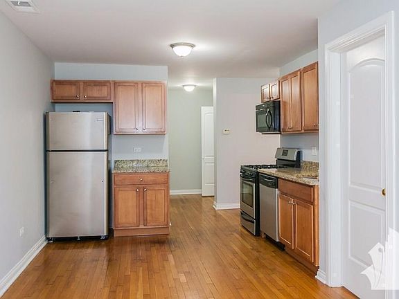 2nd image of 7614 N Marshfield Ave #204