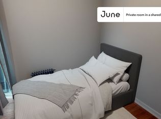 208 E 95th St #A, New York, NY 10128
